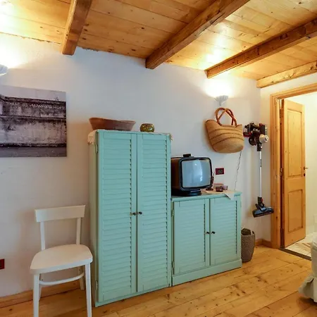 La Porta Rossa Apartment *