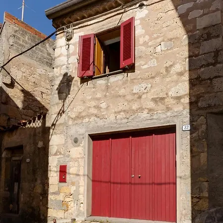 Apartment La Porta Rossa